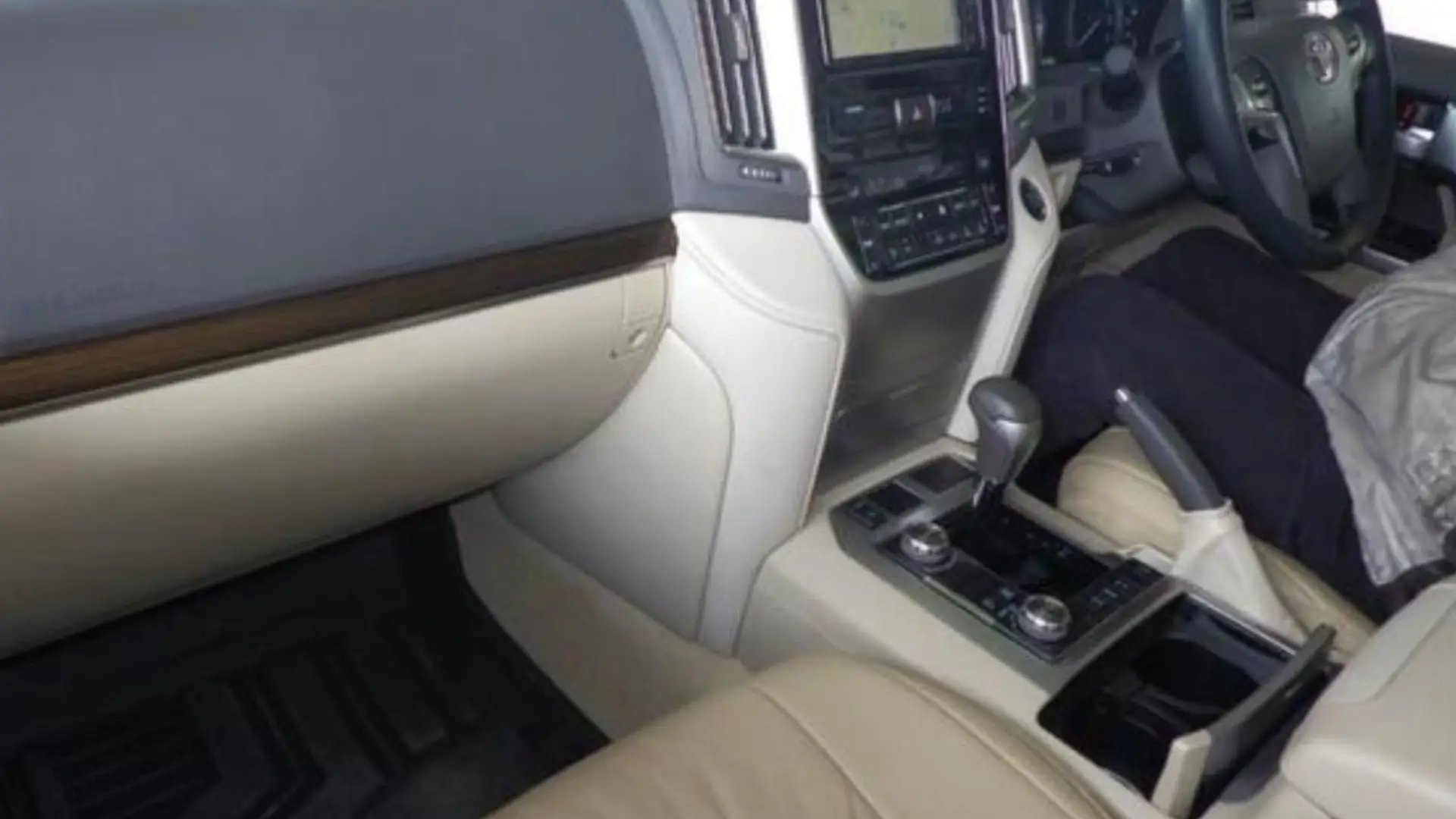 
								TOYOTA | Land cruiser | 2020 full									