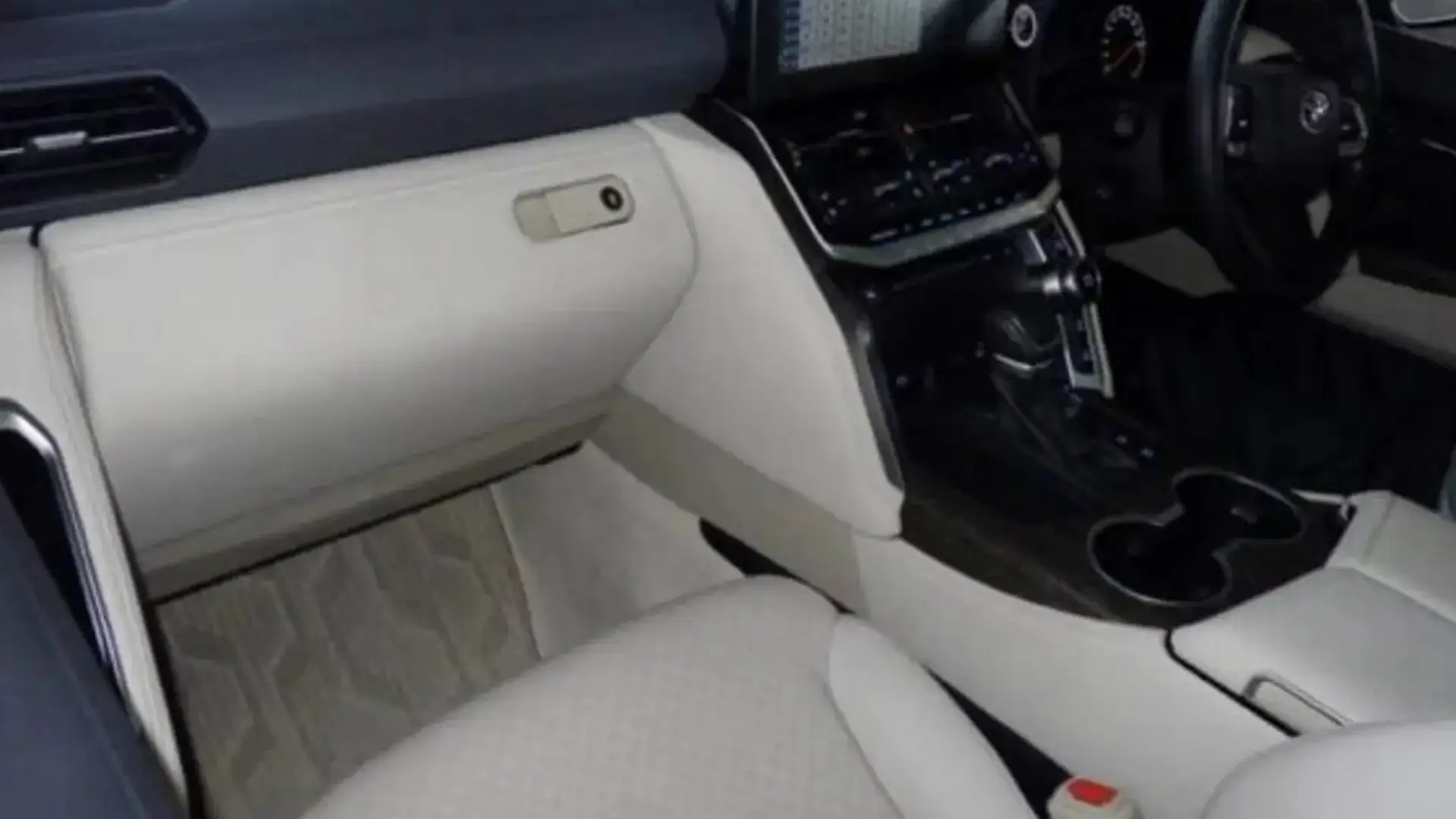 
								TOYOTA | Land cruiser | 2023 full									