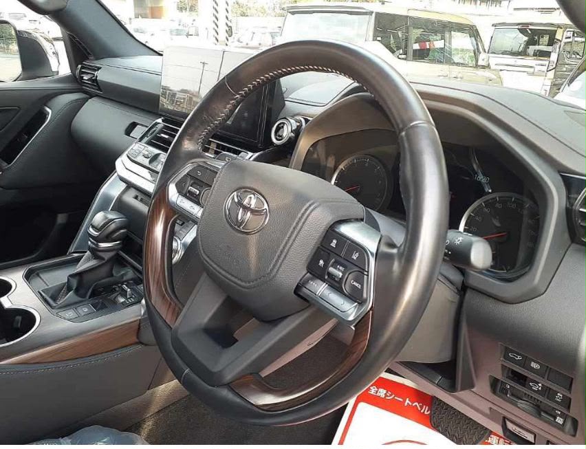 
								TOYOTA | LC 300 | VX full									